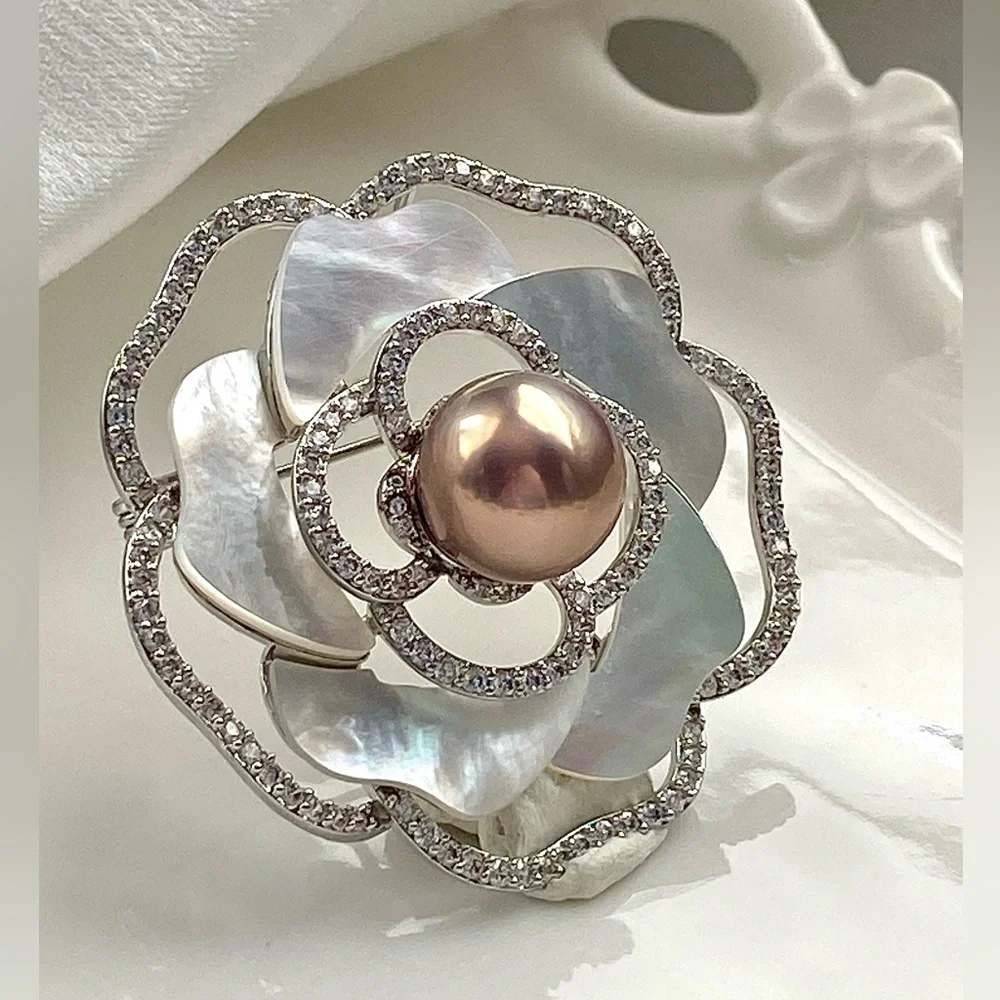 P240-Handmade Metallic Edison Pearl And Mother-of-Pearl Flower Brooch/Pendant - Picture 2 of 11